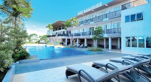 2 outdoor pools - The Balcone Hotel & Resort (Bukittinggi)