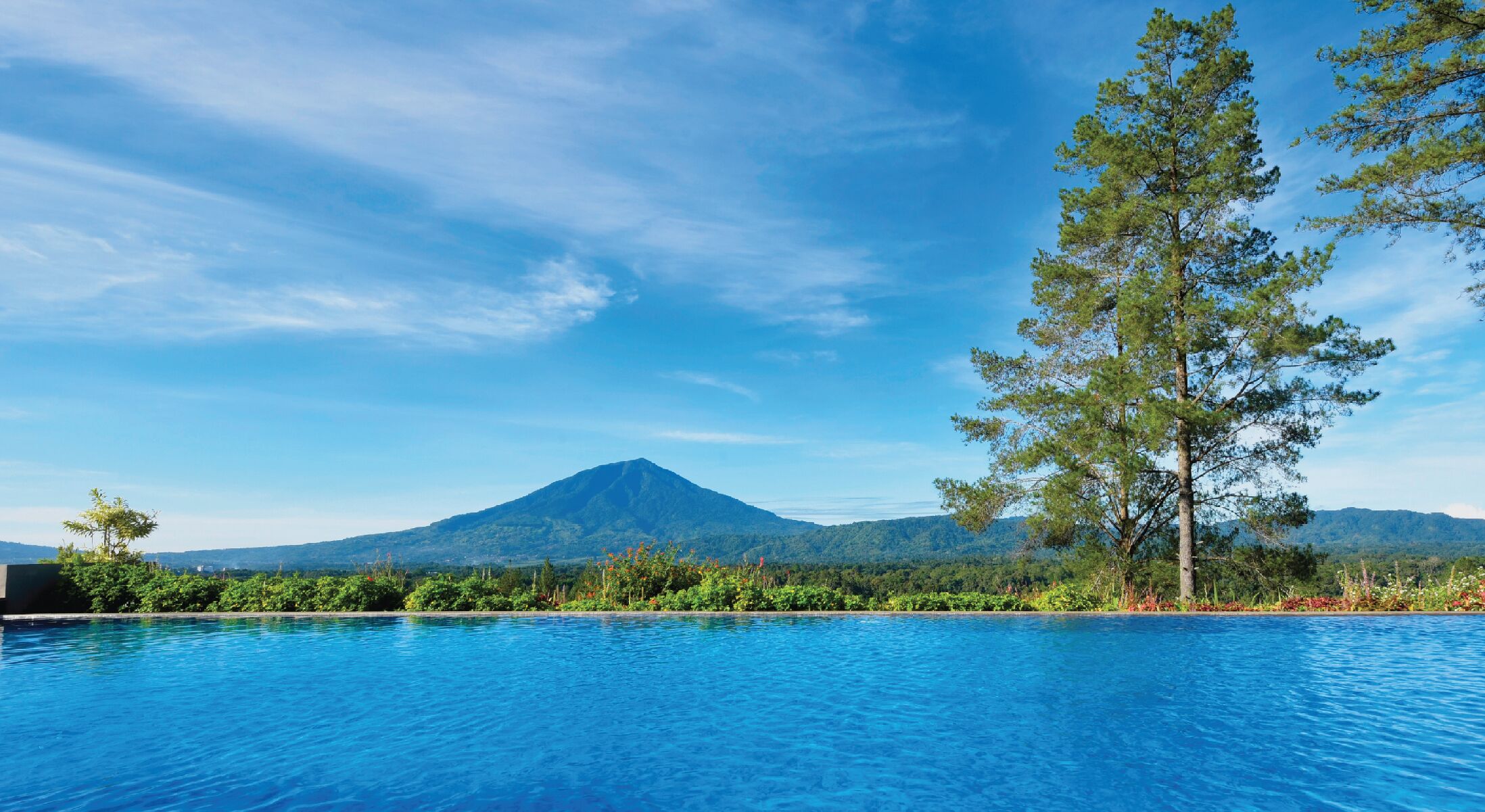 2 outdoor pools