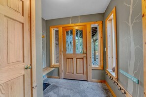 Interior - Spacious Pet-Friendly Truckee Retreat with Hot Tub (Truckee)