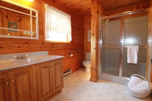 House, Multiple Bedrooms, Accessible, Balcony | Bathroom