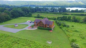 Exterior - Spacious 8bd 7ba Log Home on Beltzville Lake in Southern Poconos - No Prom (Lehighton)