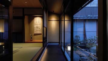 尊貴套房, 2 張標準雙人床, 花園景 | 1 間睡房、高級寢具、羽絨被、特厚豪華床墊