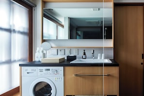 Doppia Standard, 1 letto matrimoniale | Bagno | Vasca e doccia separate, set di cortesia gratuito, asciugacapelli