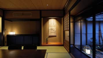 尊貴套房, 2 張標準雙人床, 花園景 | 1 間睡房、高級寢具、羽絨被、特厚豪華床墊