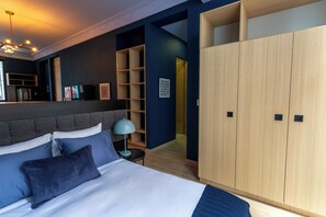 1 bedroom, desk, iron/ironing board, WiFi