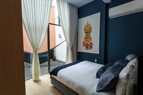 1 chambre, bureau, fer et planche à repasser, Wi-Fi