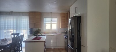 Charming bungalow with AC and WiFi in serene Blainville
1 King size bedroom 