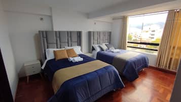 4 bedrooms, iron/ironing board, WiFi, bed sheets