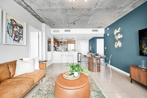 TV, table tennis, stereo