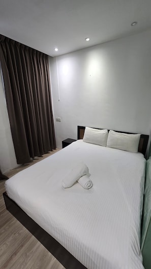 Rom, 1 queensize-seng | Skrivebord og wi-fi (inkludert)