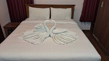 4 bedrooms, iron/ironing board, WiFi, bed sheets