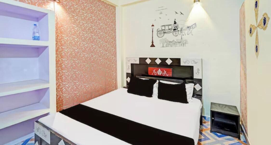 Desk, laptop workspace, soundproofing, bed sheets