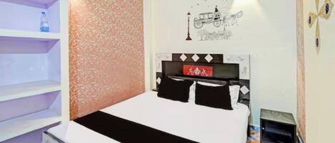 Desk, laptop workspace, soundproofing, bed sheets