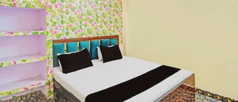 Desk, laptop workspace, soundproofing, bed sheets