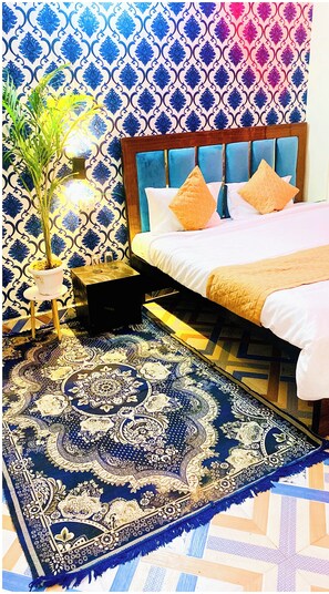 Standard-Doppelzimmer, Mehrere Betten, Stadtblick | Schreibtisch, laptopgeeigneter Arbeitsplatz, schallisolierte Zimmer