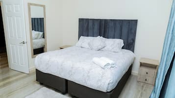 2 habitaciones, tabla de planchar con plancha, wifi y ropa de cama