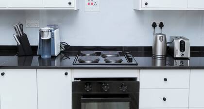 Chic 2-bedroom apartment with WiFi and backup solar power in Lusaka.