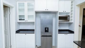 Mikroaaltouuni, uuni, liesi