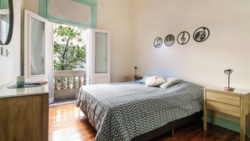 8 bedrooms, desk, travel crib, free WiFi