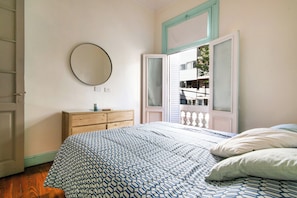 8 bedrooms, travel cot, WiFi, bed sheets - Big House in Palermo (Buenos Aires)