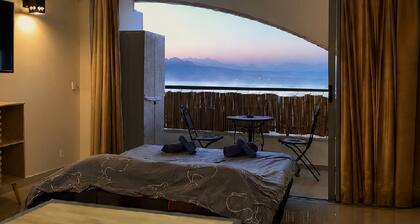 Renovated 2-Room Seaview Apt • Free Parking • Clean & Fully Equipped