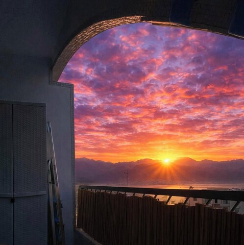 Renovated 2-Room Seaview Apt • Free Parking • Clean & Fully Equipped