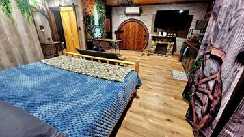 2 bedrooms, in-room safe, desk, iron/ironing board