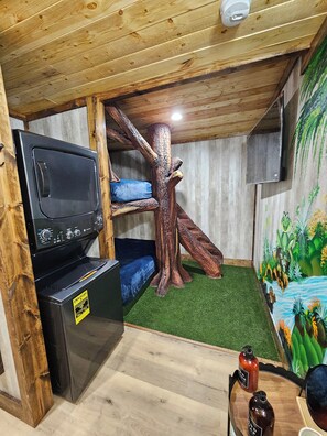 Interior - Restin' Holes Ky Bourbon Trail C -Sauna-HotTub-Gym-Playground-Waterfall-Themed (Willisburg)