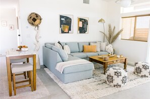 Smart TV, books, stereo - Welcome to Hayden House JT — a dreamy desert sanctuary with a saltwater pool (Joshua Tree)