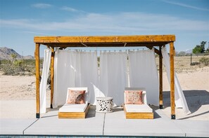 Property grounds - Welcome to Hayden House JT — a dreamy desert sanctuary with a saltwater pool (Joshua Tree)