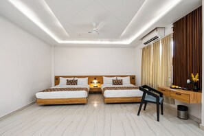 Family Suite | 1 bedroom, desk, iron/ironing board, free WiFi