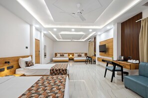 Familie suite | Een bureau, een strijkplank/strijkijzer, gratis wifi