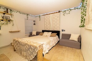 1 bedroom, iron/ironing board, WiFi, bed sheets - San Antonio Private Studio! no shared spaces (San Antonio)