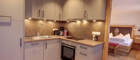 Køleskab, ovn, kogeplade, opvaskemaskine