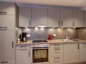Réfrigérateur, four, plaque de cuisson, lave-vaisselle