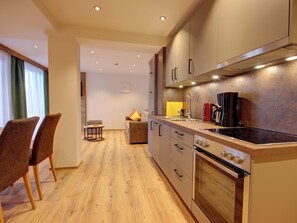Kühlschrank, Ofen, Herdplatte, Geschirrspüler