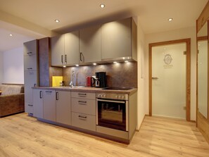 Réfrigérateur, four, plaque de cuisson, lave-vaisselle
