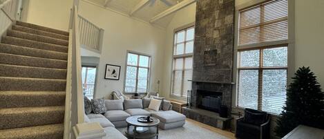 Smart-TV, Kamin, Tischfußball, Stereoanlage