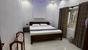 2 bedrooms, iron/ironing board, free WiFi