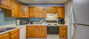 Indoor Pool, Hot Tub, Storyland