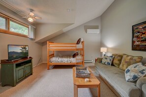 3 slaapkamers, een strijkplank/strijkijzer, wifi, beddengoed