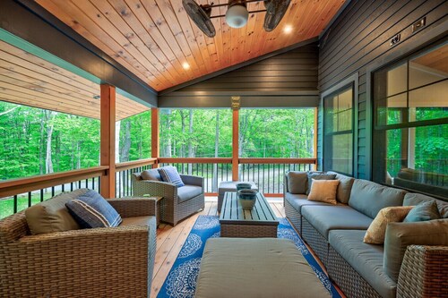 Family-Friendly Chalet: Hot Tub, Games, Fire Pit