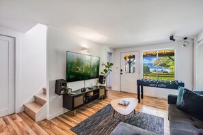 Fernseher, Kamin, Videospiele, DVD-Player