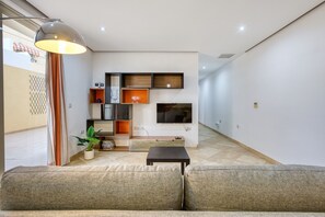 TV - Swieqi 3 bedroom with Patio (Swieqi)