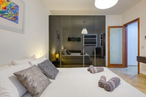 3 habitaciones, tabla de planchar con plancha, wifi y ropa de cama 