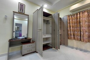 Deluxe Double Room | Free WiFi, bed sheets