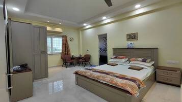 Deluxe Double Room | Free WiFi, bed sheets