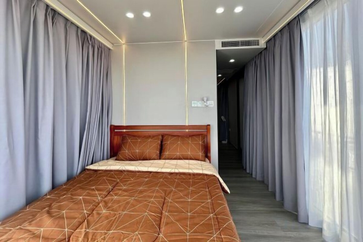 Minibar, két bảo mật tại phòng, bàn, bàn ủi/dụng cụ ủi quần áo 