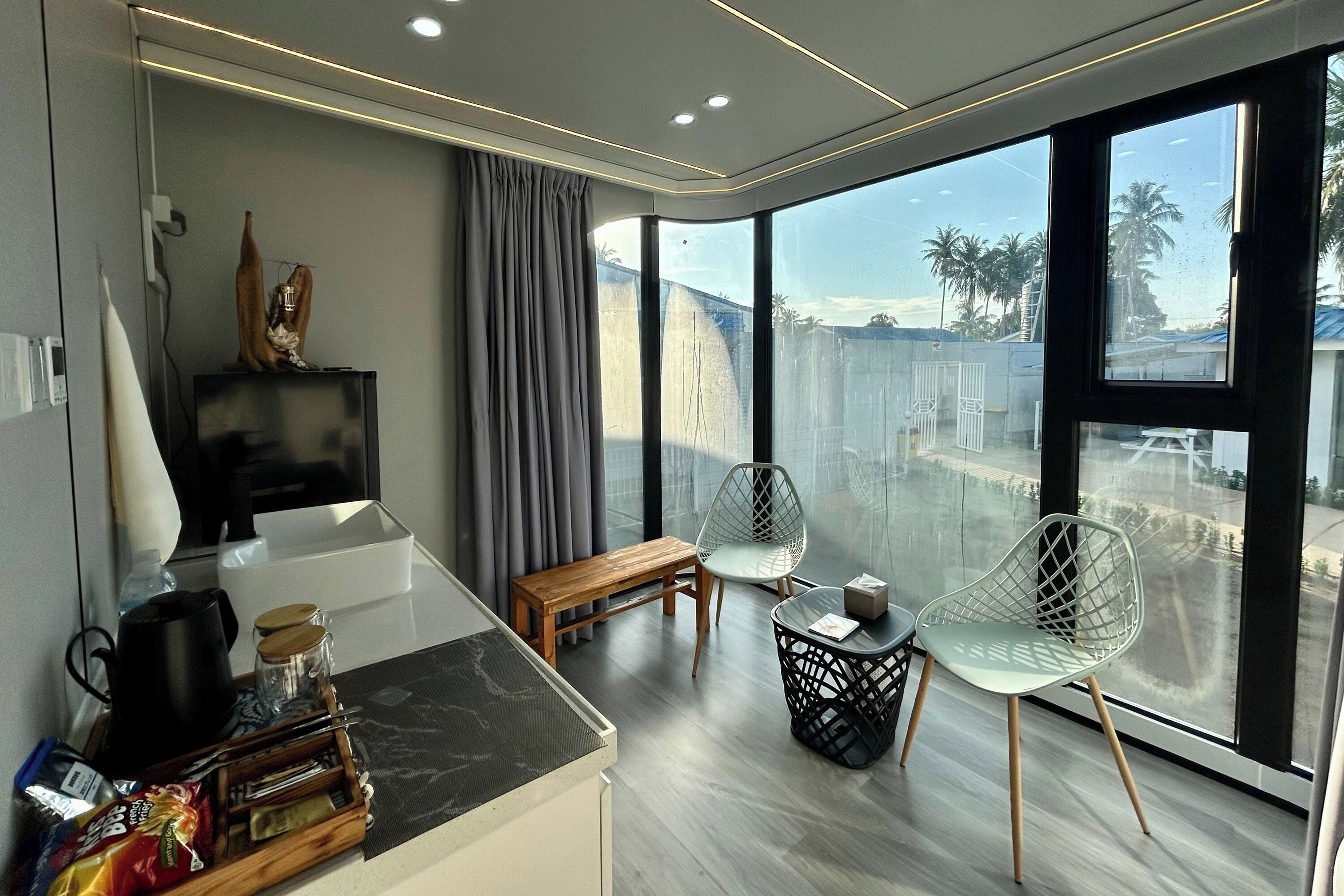 Biệt thự Deluxe | Bếp riêng | Lò vi sóng, dụng cụ pha cà phê/trà, ấm điện 