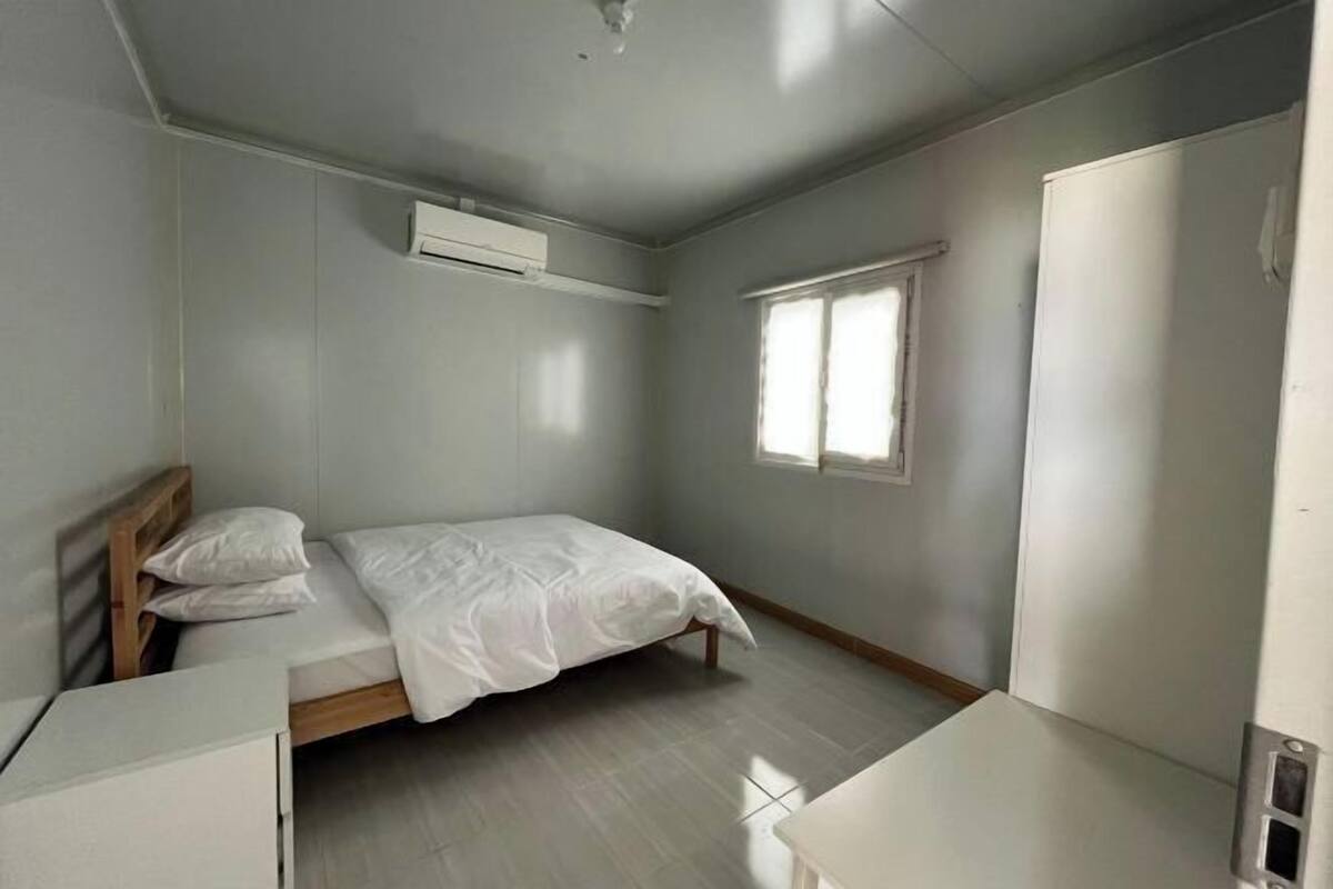 Minibar, in-room safe, desk, iron/ironing board (on request)